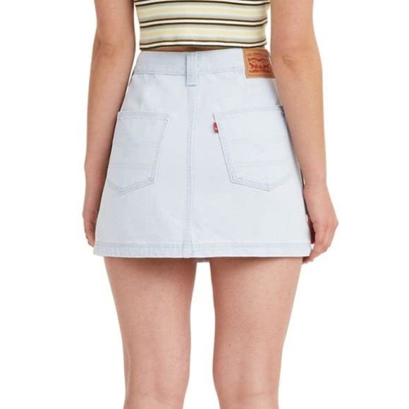 NWT Levi’s Mini High Waist jeans skirt Light Blue Denim size 28 - Picture 4 of 13